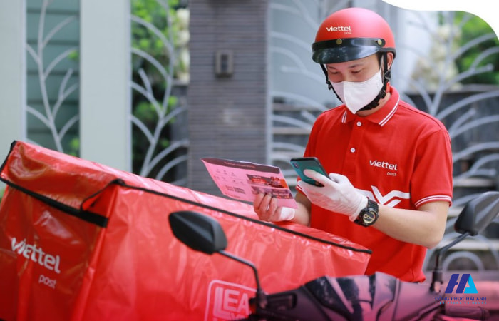 Áo thun Viettel Post được thiết kế và thay đổi giao diện màu sắc mới là màu đỏ đẹp mắt