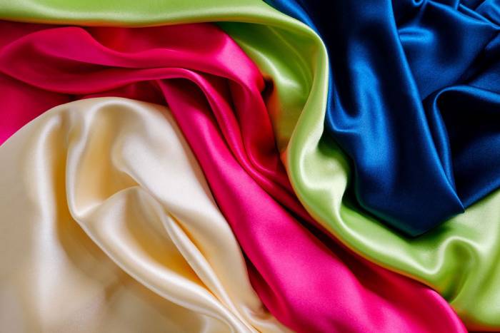 Vải cotton silk, phù hợp mọi loại da, ít nhăn và sờm chỉ