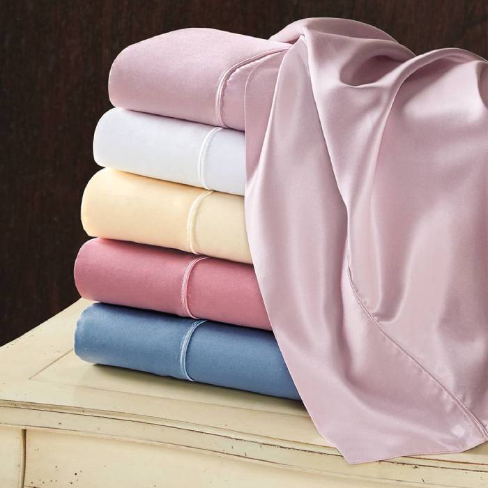 Vải lụa cao cấp, mượt mà, sang trọng giúp người mặc nâng cao đẳng cấp