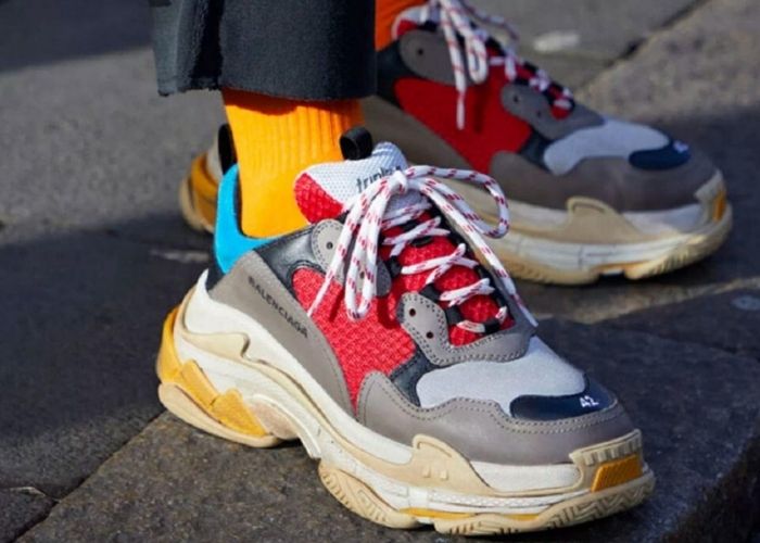 phá cách khi kết hợp Sneaker với quần âu FLY88 tặng nạp đầu 188K