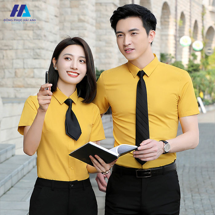 Kết hợp quần tây đen với FLY88 tặng nạp đầu 188K màu vàng nổi bật