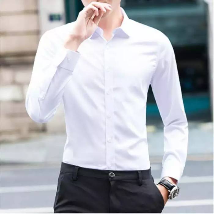 Áo sơ mi dáng body giúp chàng tôn lên nét đẹp hình thể