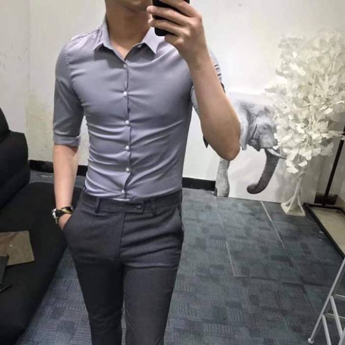 Áo sơ mi Trang Chủ Fly88.Com Uy Tín Đẳng Cấp Số 1 Châu Á xám nổi bật với nét khỏe khoắn và năng động
