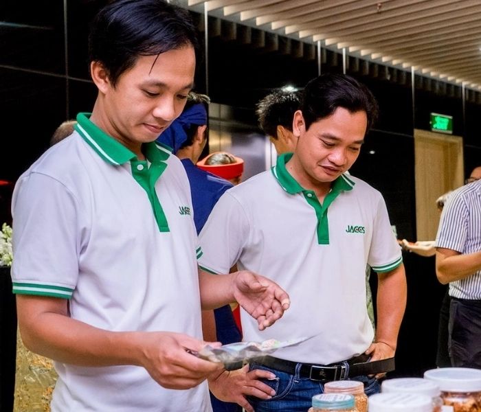 mẫu Fly88 com giải trí trực tuyến cổ bẻ công ty tài chính Jaccs