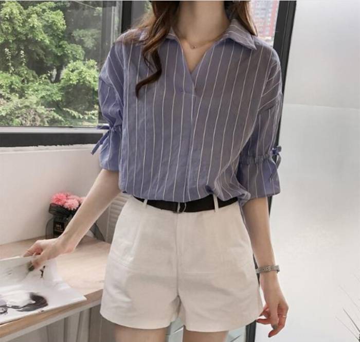 Sơ mi kẻ sọc style Hàn Quốc cổ xẻ chữ V cực đẹp