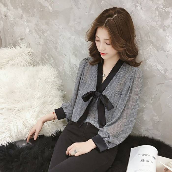 Sơ mi nữ cổ chữ V phối viền tay khác màu nổi bật