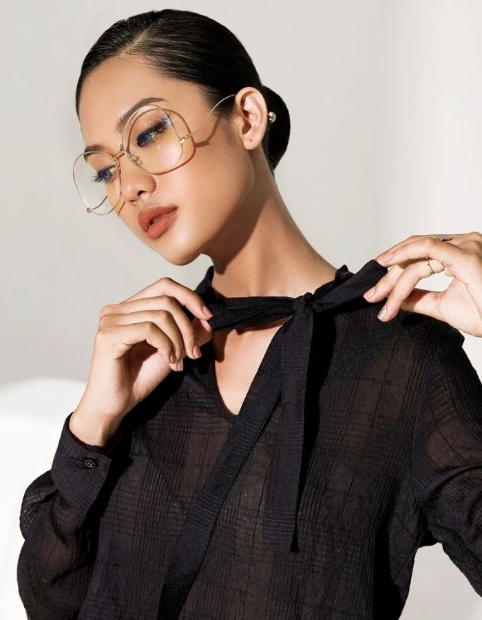 Cách thắt nơ cổ sơ mi kiểu vòng ra sau