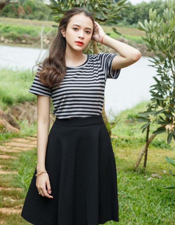Che khuyên điểm cơ thể với váy xoè và Fly88 com giải trí trực tuyến kẻ