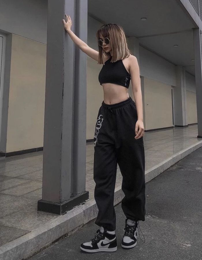 Đường phó, bụi bặm hơn với áo bra thể thao và jordan 1