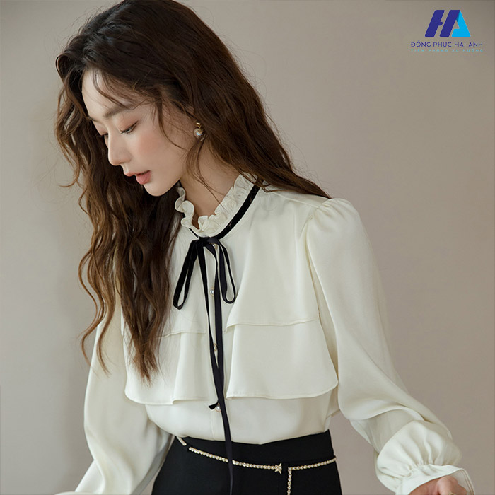 Hiện nay FLY88 tặng nạp đầu 188K nữ thường đi kèm các mẫu nơ cổ mang lại vẻ thanh lịch và quý phái