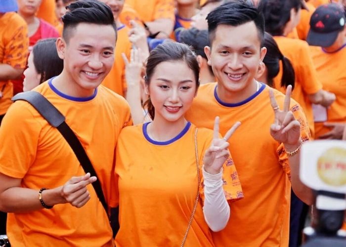 FLy88 quaytay.tv bóng đá cổ tron, thoải mái hơn cho người mặc