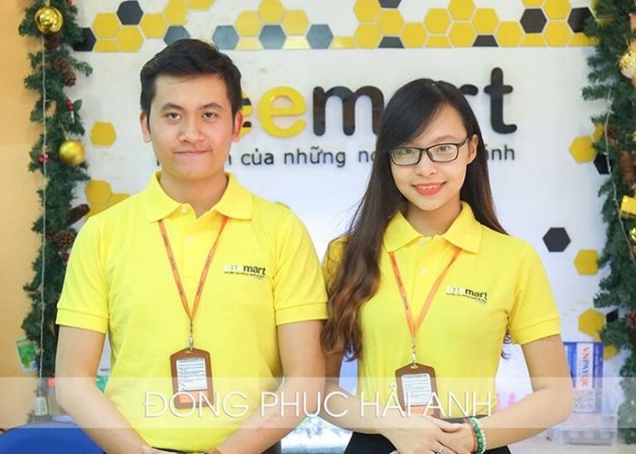 Mẫu Flyok.vip truy cập ngay công ty màu vàng nổi bật