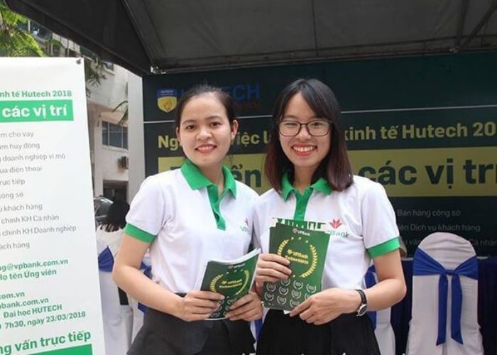 Mẫu Fly88 com giải trí trực tuyến Nhà Cái FLY88.COM Xanh Chín, Uy Tín Tặng 188k nhân viên ngân hàng VP Bank.