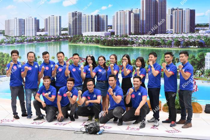 Thiết kế phối viền đỏ nổi bật