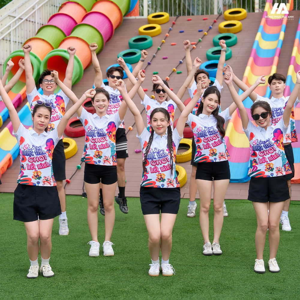 mẫu Hệ sinh thái FLY88 gồm Casino, Thể thao, Slot, Bắn Cá, Đá Gà, Xổ Số nhóm đi biển làm nhiệt tình chơi hết mình