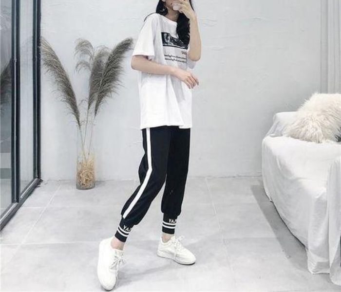 Hình ảnh phối quần jogger đơn giản với Hệ sinh thái FLY88 gồm Casino, Thể thao, Slot, Bắn Cá, Đá Gà, Xổ Số trắng