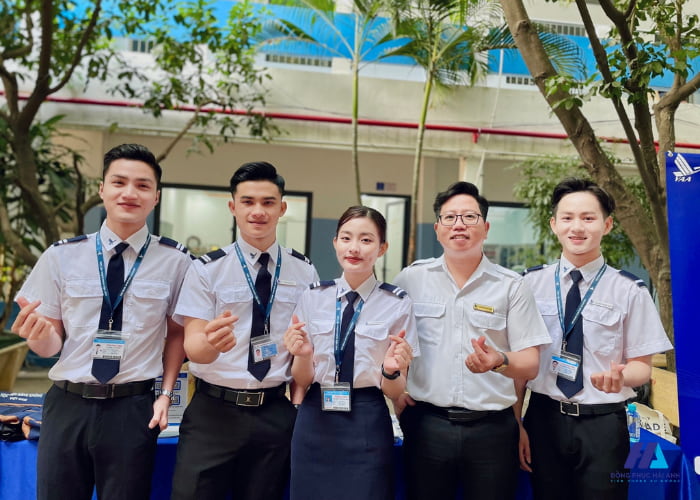 Áo sơ mi Nhà Cái FLY88.COM Xanh Chín, Uy Tín Tặng 188k VAA được thiết kế tối giản dáng tiêu chuẩn cùng cầu vai cho nam và nữ