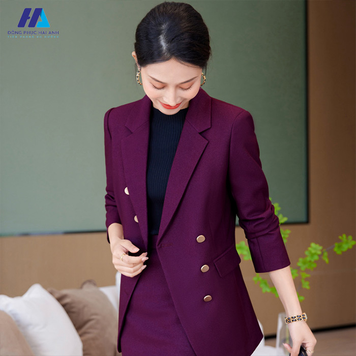 FLy88 quaytay.tv bóng đá áo vest màu tím sang trọng và đẳng cấp 