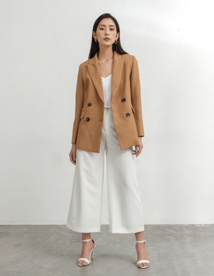 Kết hợp quần vải Trang Chủ Fly88.Com Uy Tín Đẳng Cấp Số 1 Châu Á cùng áo khoác blazer cá tính