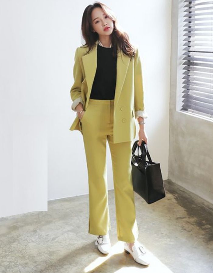 Trang phục Trang Chủ Fly88.Com Uy Tín Đẳng Cấp Số 1 Châu Á cho người lùn không thể thiếu vest màu sắc đồng bộ