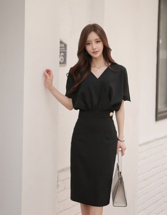 Bộ Flai88 nhà cái OkVip Trang Chủ Fly88.Com Uy Tín Đẳng Cấp Số 1 Châu Á nữ đẹp với đầm liền màu đen