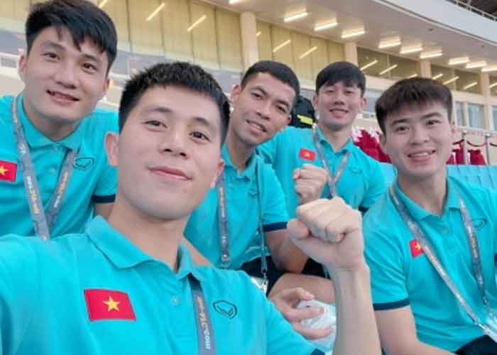 Các tuyển thủ quốc gia trong Flai88 nhà cái OkVip áo di chuyển xanh nhạt
