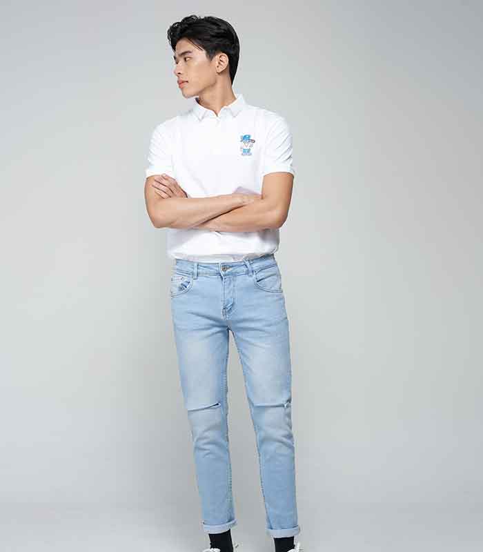 Phối Fly88 com giải trí trực tuyến polo cùng quần jean trẻ trung