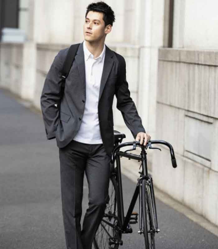 Áo thun phối blazer Flai88 nhà cái OkVip có phần trang trọng đứng đắn
