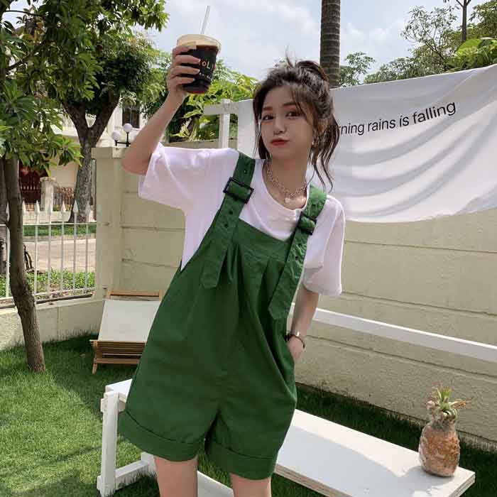 Thay đổi phong cách với áo yếm xanh lá dễ thương