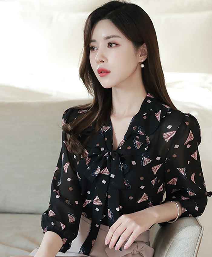 Mẫu FLY88 tặng nạp đầu 188K nữ Fly88 com cá cược WC 2026 hoạ tiết bắt mắt trên nền đen