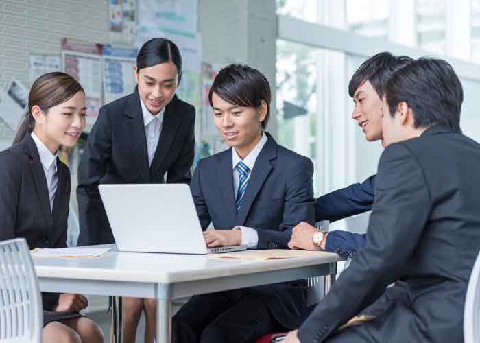 Các mẫu quần áo Trang Chủ Fly88.Com Uy Tín Đẳng Cấp Số 1 Châu Á mang lại vẻ chuyên nghiệp cho từng cá nhân