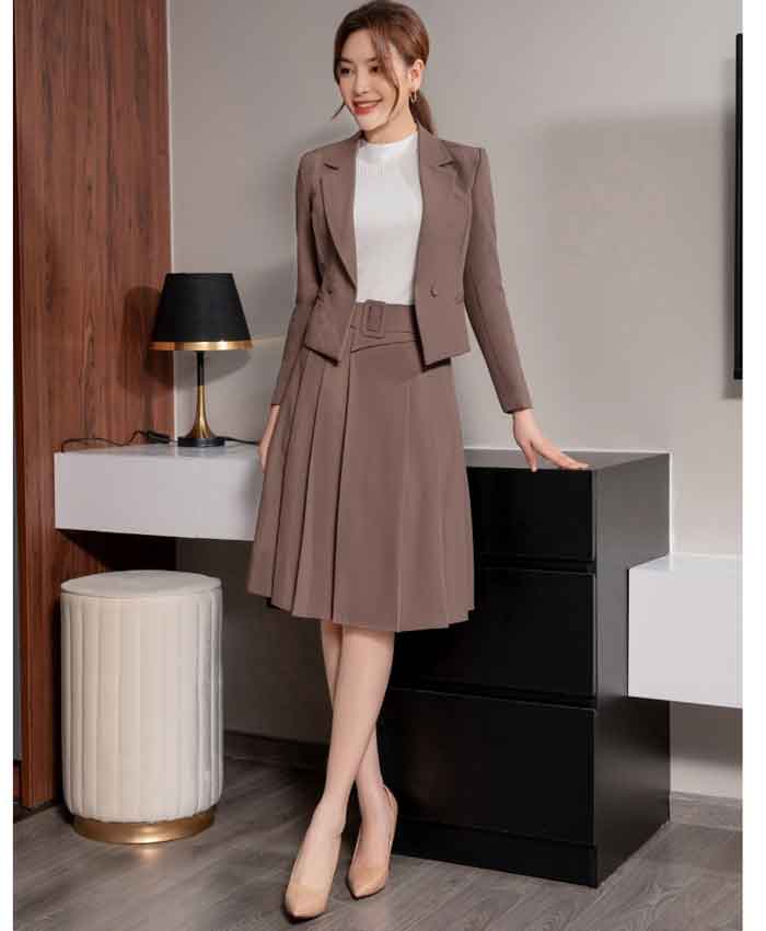 Bộ đồ kết hợp giữa áo vest và Fly88com code khuyến mãi thanh lịch