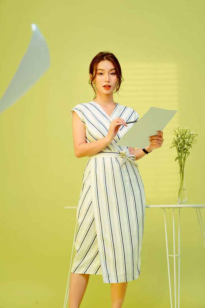 Các mẫu đồ Trang Chủ Fly88.Com Uy Tín Đẳng Cấp Số 1 Châu Á có hoạ tiết kẻ sọc sẽ tạo cảm giác thon thả hơn cho người mặc