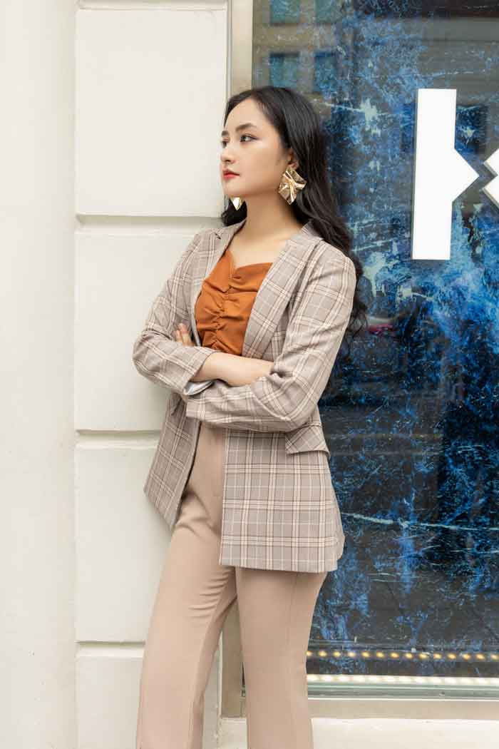 Mẫu vest Trang Chủ Fly88.Com Uy Tín Đẳng Cấp Số 1 Châu Á nữ hoạ tiết kẻ caro quốc danh của chị em Trang Chủ Fly88.Com Uy Tín Đẳng Cấp Số 1 Châu Á