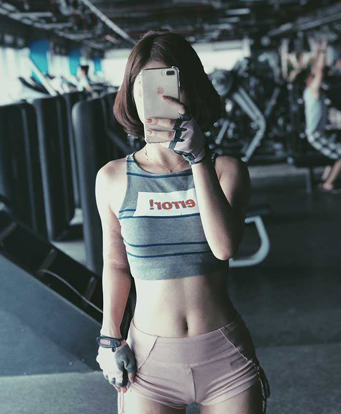 Mẫu áo croptop khoe Fly880.cc bắn cá, nổ hũ hay xổ số thon