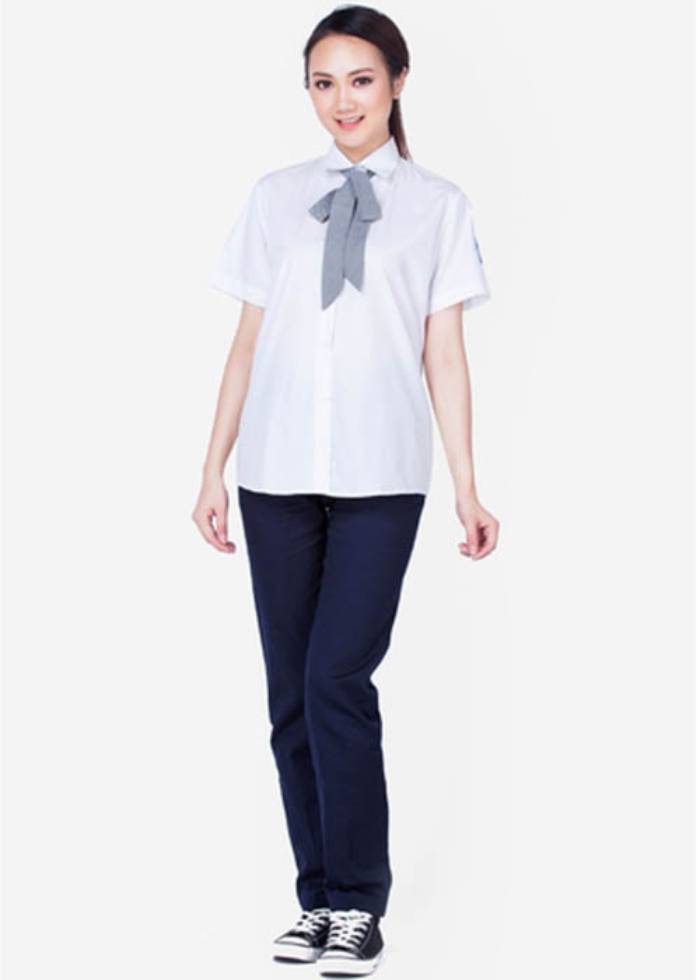 FLy88 quaytay.tv bóng đá học sinh phối quần tây kaki cùng FLY88 tặng nạp đầu 188K trắng thanh lịch