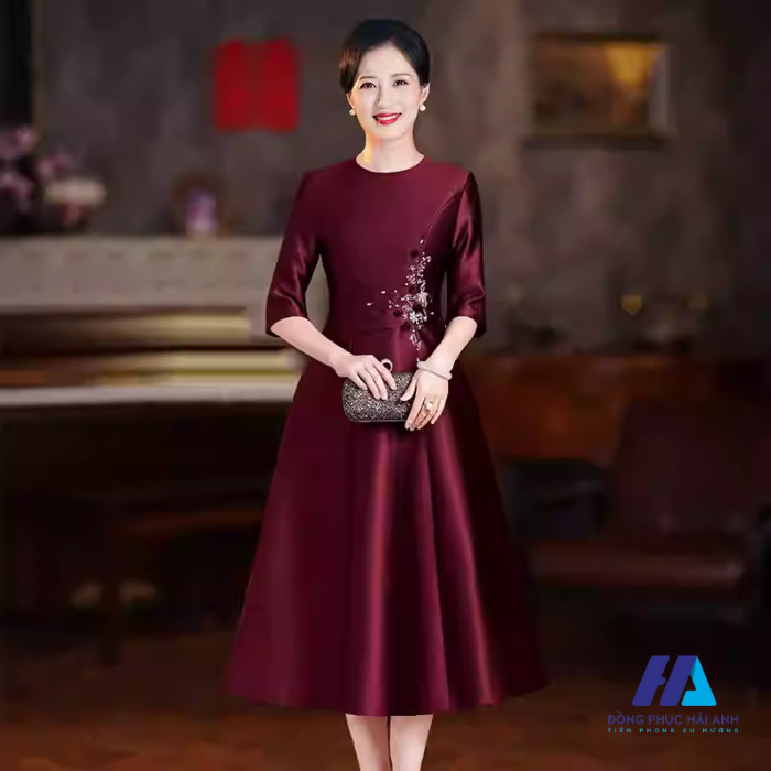Những mẫu đầm trung niên cao cấp mang vẻ đẹp sang trọng, quý phái