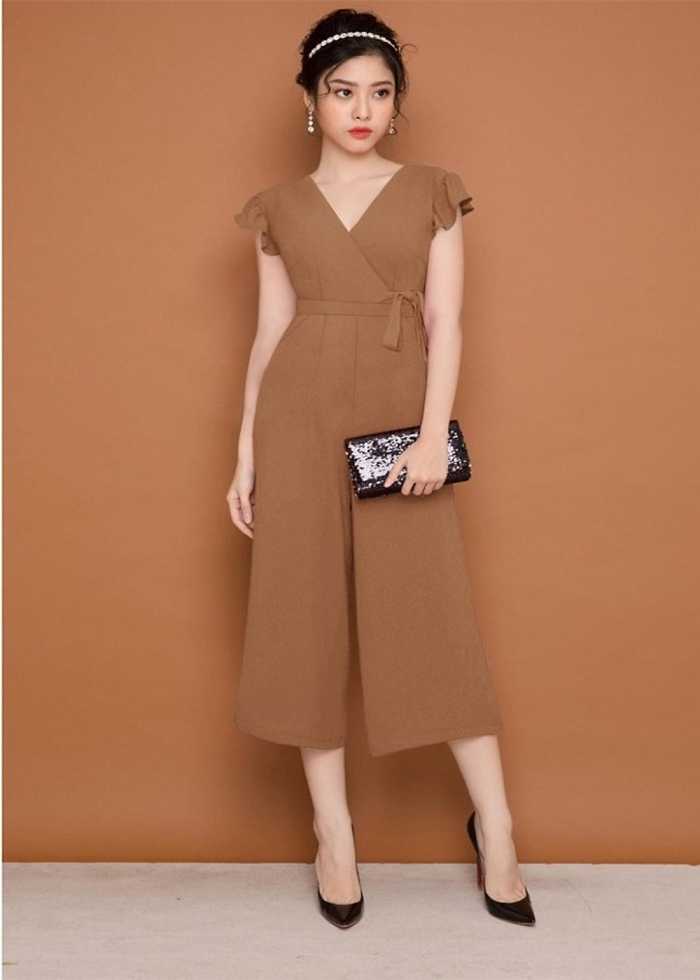 Jumpsuit lửng màu cam đất trẻ trung