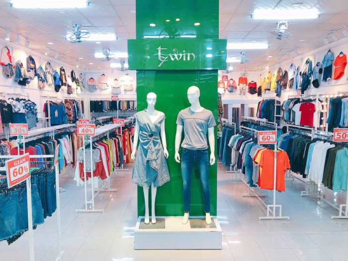 Các mẫu quần áo Trang Chủ Fly88.Com Uy Tín Đẳng Cấp Số 1 Châu Á được bày bán tại shop
