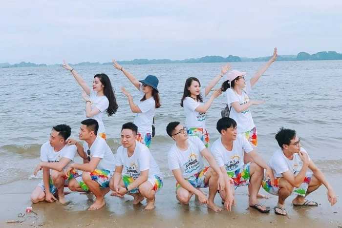 Bộ đồ đi biển độc đáo với mẫu Flyok.vip truy cập ngay thun trắng giản đơn