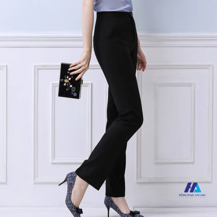 Kết hợp quần âu Trang Chủ Fly88.Com Uy Tín Đẳng Cấp Số 1 Châu Á nữ với giày cao gót