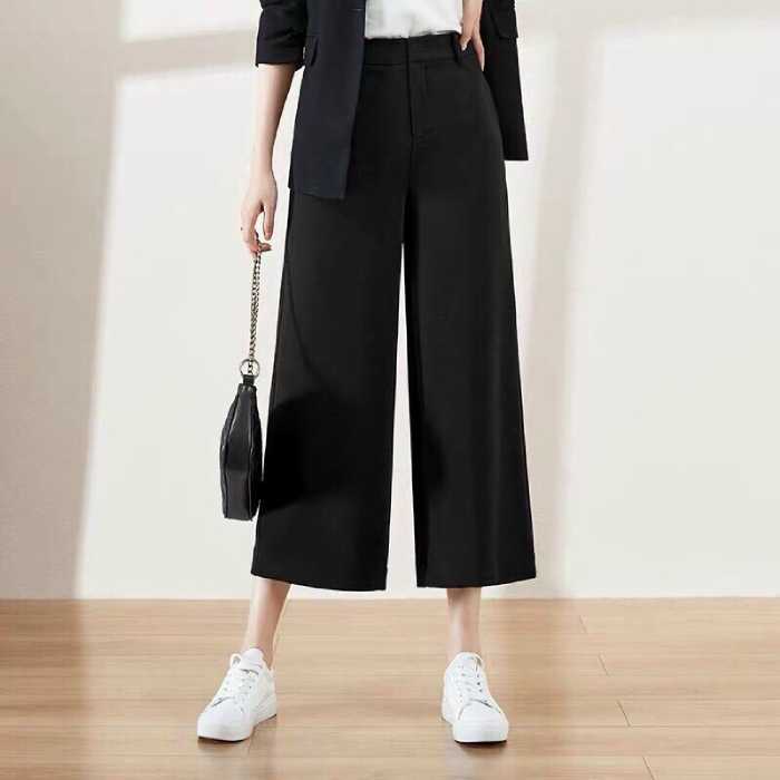 Phối bộ vest Trang Chủ Fly88.Com Uy Tín Đẳng Cấp Số 1 Châu Á đẹp cùng giày thể thao trẻ trung