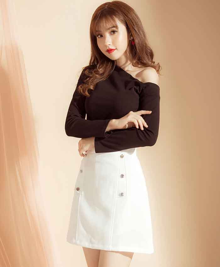 Set đồ cực xinh với áo lệch vai cùng Fly88com code khuyến mãi chữ a