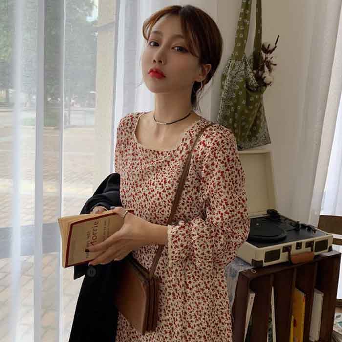 Mẫu đầm tay dài cổ vuông dịu dàng