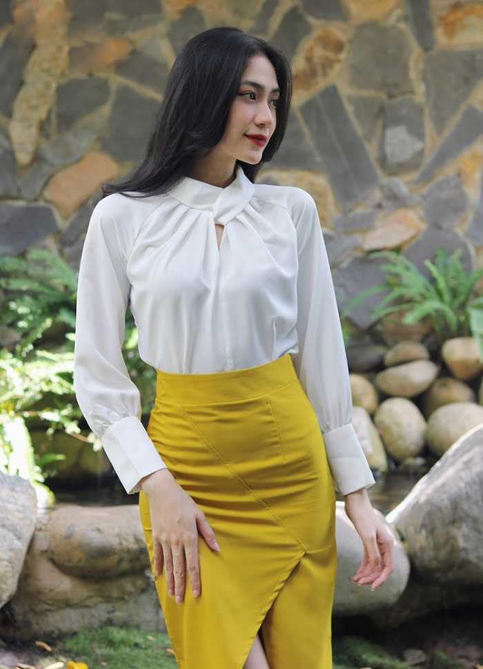 Áo sơ mi lụa trắng mix Fly88com code khuyến mãi xẻ tà màu vàng tươi sáng