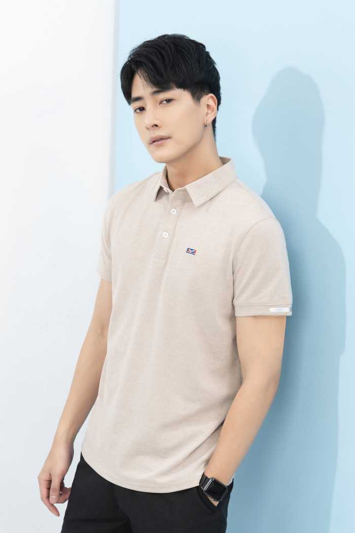 Mẫu Fly88 com giải trí trực tuyến polo màu be xám phối quần âu trang nhã