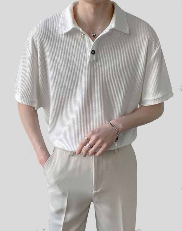 Kết hợp Fly88 com giải trí trực tuyến cổ đứng cùng quần chinos đồng gam màu tạo nên sự hài hòa