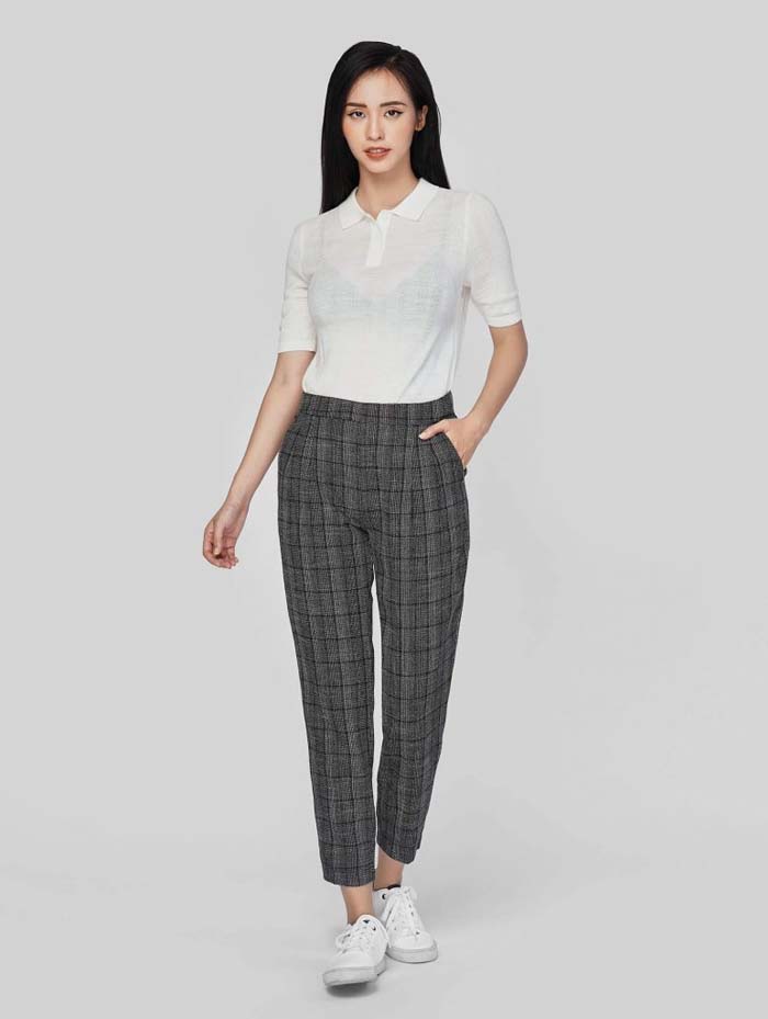 Kết hợp Fly883 Mở Tài Khoản tay lỡ cùng quần kaki tạo thành outfit đi làm sành điệu