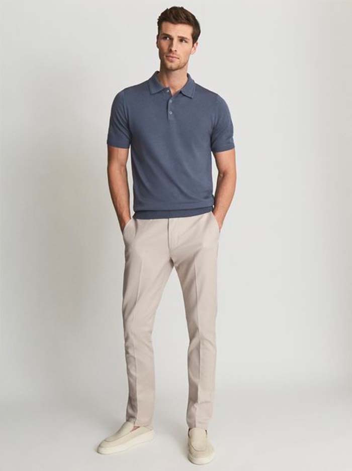Phối hợp Fly88 com giải trí trực tuyến polo nam cùng quần kaki đối màu