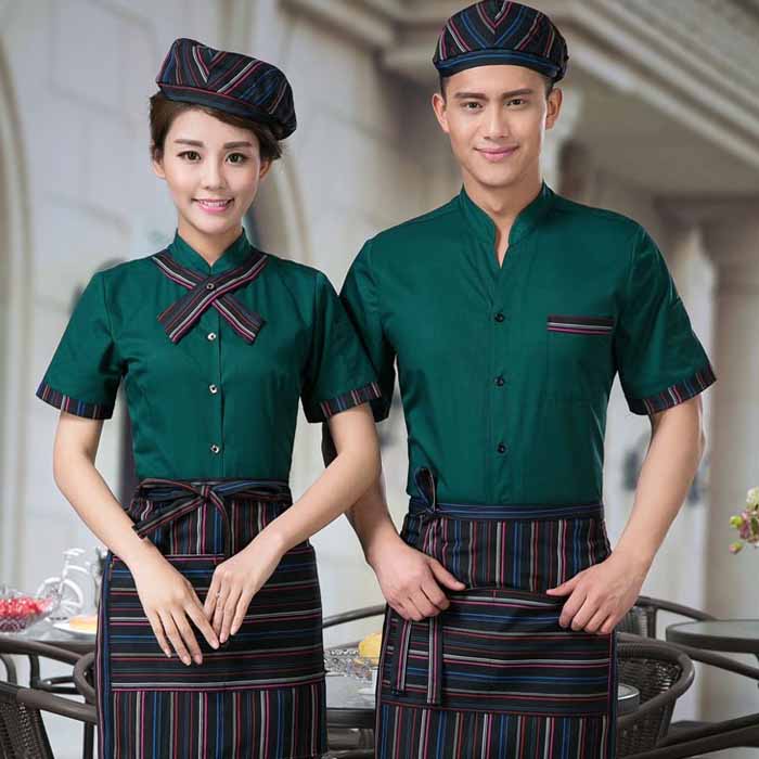 FLy88 quaytay.tv bóng đá phục vụ được nhà may Kiều Oanh thiết kế với những đường sọc kẻ bắt mắt